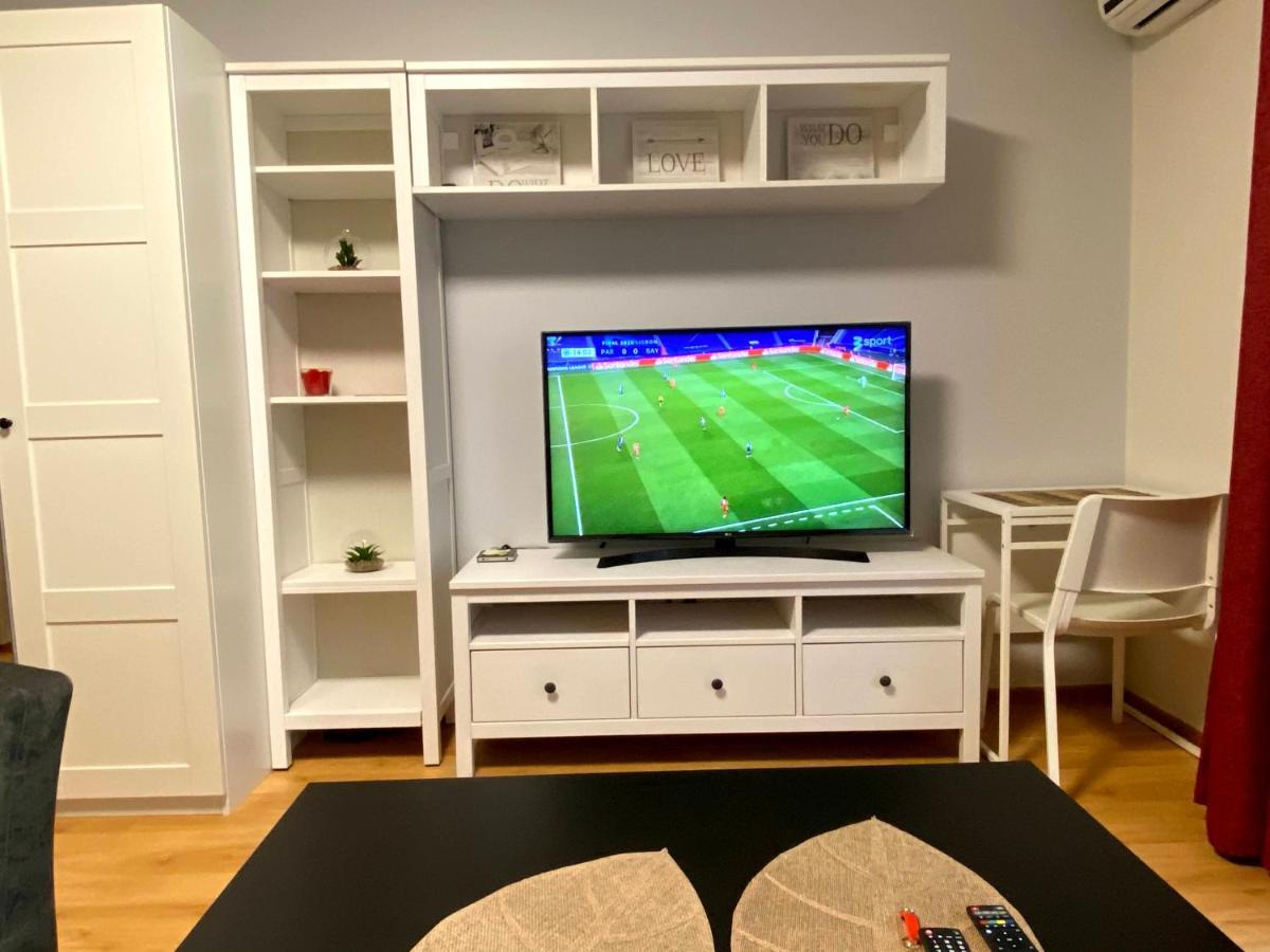 Your Home - Central Studio Apartment, Balcony, Parking & Self Check-In VNO Extérieur photo